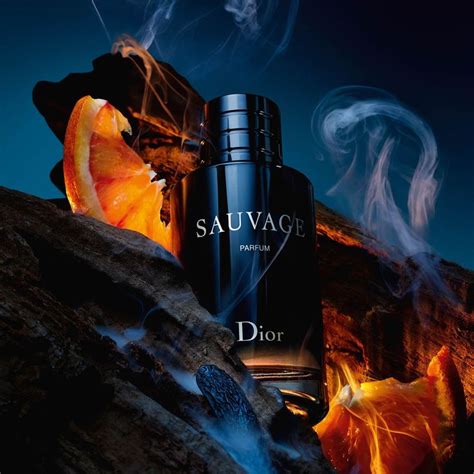 Sauvage Parfum: profumo ricaricabile esperidato e legnoso 